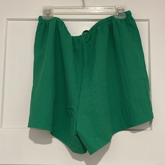 Green Lounge Set - Picture 8 of 10